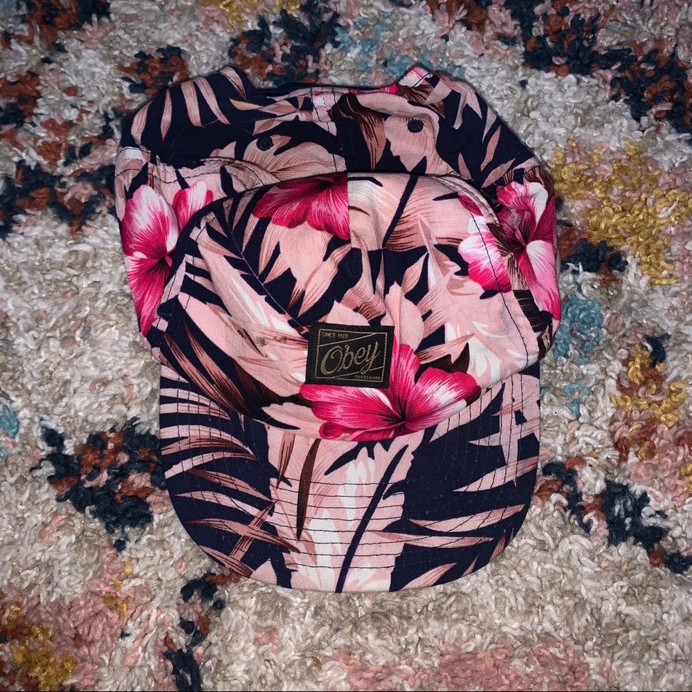 Obey Floral SnapBack🌺